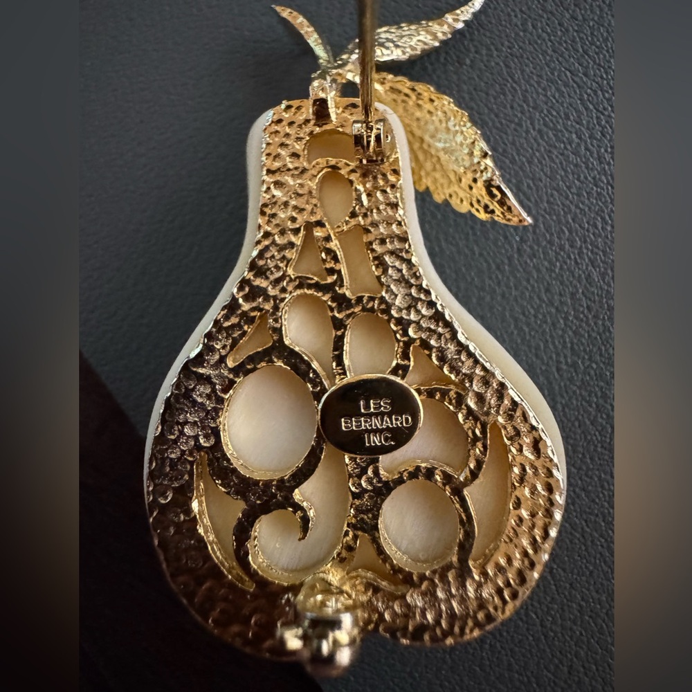Vintage Cream Pear Les Bernard Brooch Pin - Picture 2 of 7